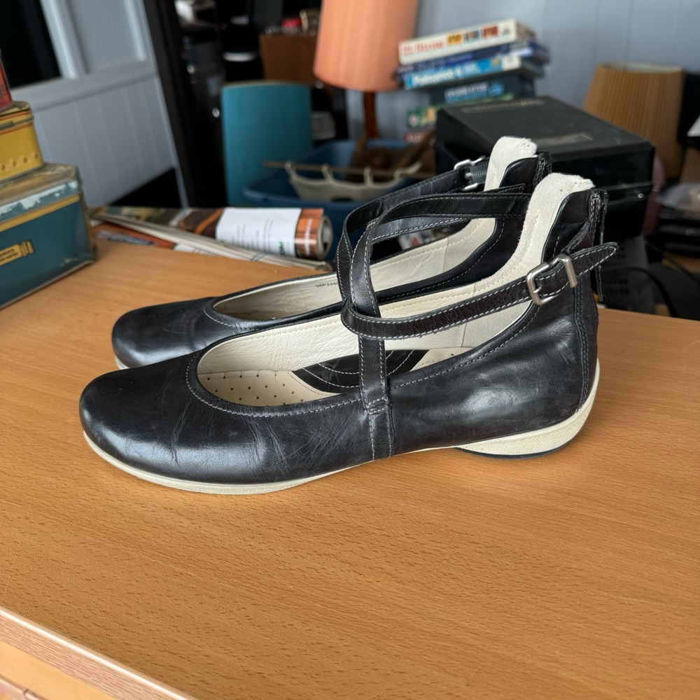Ecco Flats
